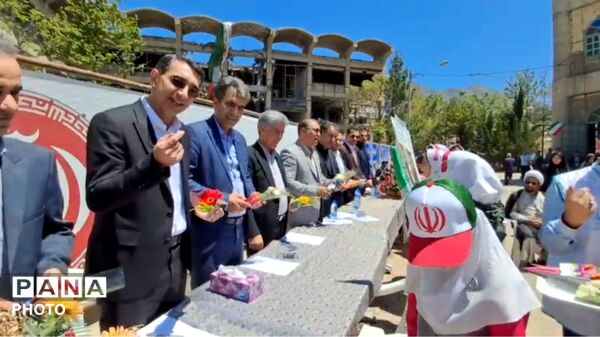 تجلیل از معلمان در خرم‌ آباد؛ حضور مدیرکل آموزش و پرورش لرستان و برپایی میز خدمت