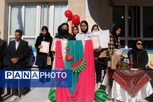 جشن یلدای دانش‌آموزی، در دبیرستان هیات امنایی دخترانه معراج اردبیل