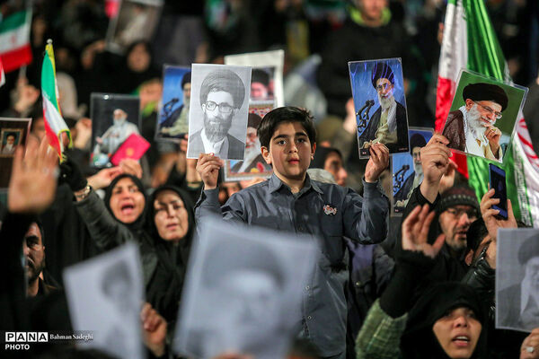 اجتماع مردم ولایتمدار در پی شهادت رهبر معظم انقلاب