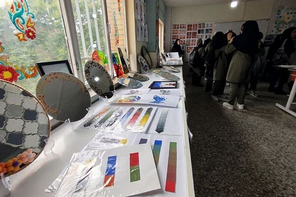 بازدید دانش آموزان پایه نهم آموزشگاه شهید خشکباری از هنرستان کار و دانش ولایت 