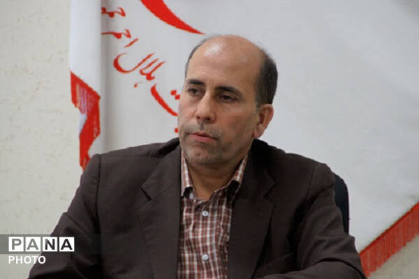 نقاشی دانش‌آموزان دختر در هفته کودک