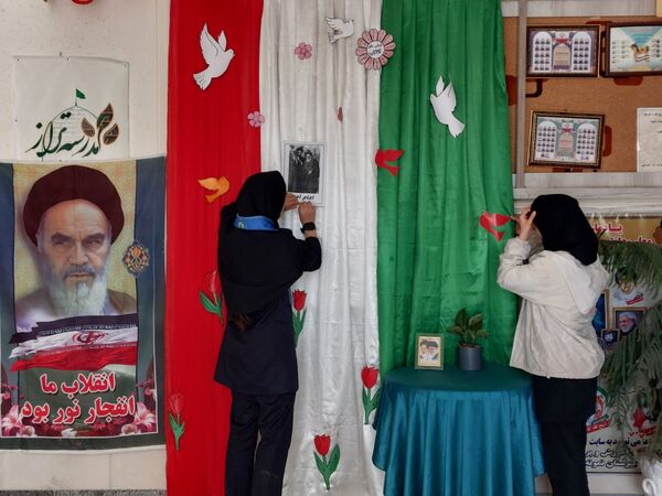 آماده‌سازی مدرسه حجاب باخرز برای دهه فجر و زنگ انقلاب