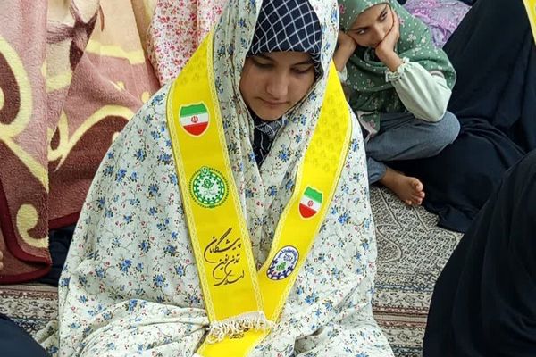 اعتکاف دانش‌آموزی رباط‌کریم با پرچم‌گردانی حضرت ابوالفضل(ع)