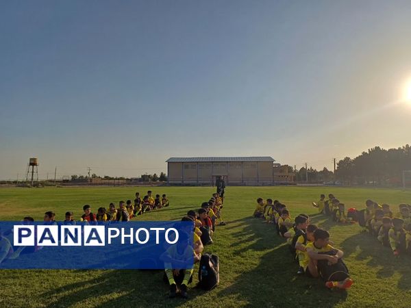 راه اندازی مدرسه فوتبال پسران باشگاه پر سیمرغ شهر حبیب آباد
