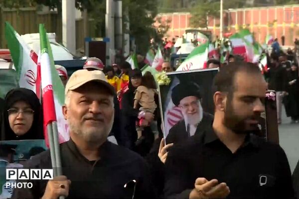 اشک‌ها و بغض‌های میلیونی در مسیر تشییع پیکر مطهر رهبر شهید