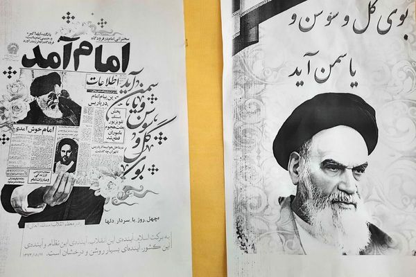 جشن آغاز دهه فجر در دبیرستان شهید احمدی روشن 