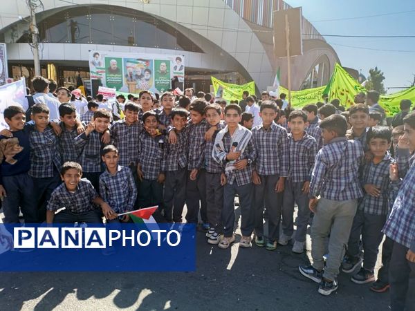 راهپیمایی روز دانش‌آموز در شهرستان بم