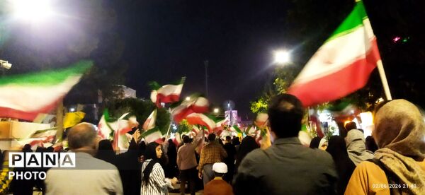 مردم ایران همیشه در سنگر خیابان