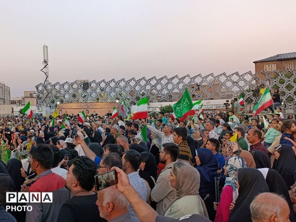 تهران غرق در نور و شادی در «مهمانی ۱۰ کیلومتری»؛ تجلی بیعت پایتخت‌نشینان با ولایت