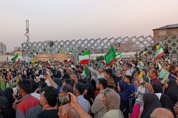 تهران غرق در نور و شادی در «مهمانی ۱۰ کیلومتری»؛ تجلی بیعت پایتخت‌نشینان با ولایت