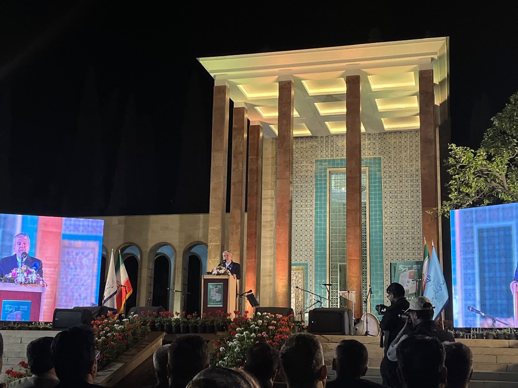 نسل جوان امروز  به اخلاق، عرفان، معرفت و صلح سعدی نیاز دارند