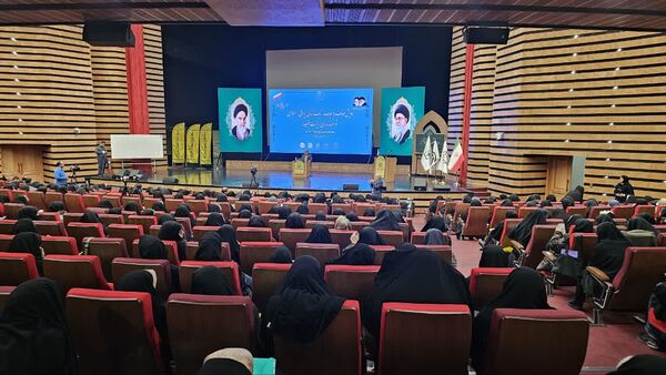 همایش زیست عفیفانه با موضوع عفت و حجاب در تالار ایوان‌ری