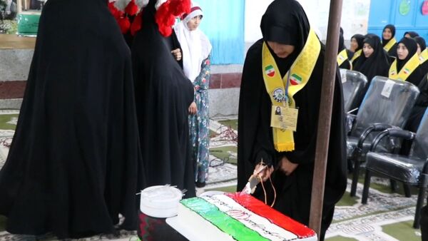 همایش یاوران انقلاب دانش‌آموزان مدارس عشایری شهرستان‌ جیرفت 