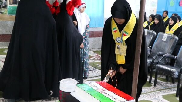 همایش یاوران انقلاب دانش‌آموزان مدارس عشایری شهرستان‌ جیرفت 