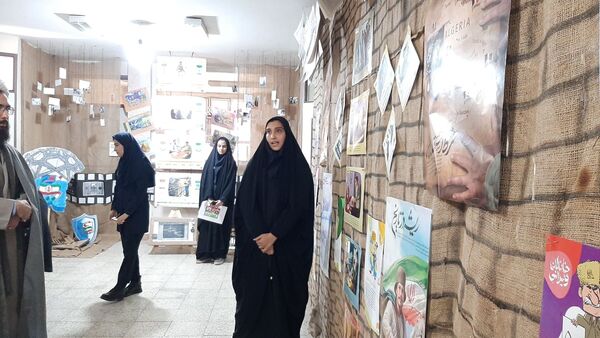 افتتاح سیزدهمین دوره نمایشگاه مدرسه انقلاب دبیرستان هفده شهریور شهرستان فیروزکوه