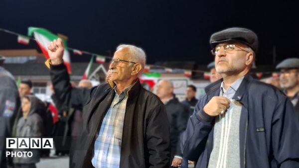 تجلی وحدت در کومله؛ تجمع شبانه در حمایت از نیروهای مسلح و رهبر معظم انقلاب