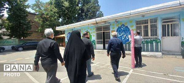 بازدید مدیر آموزش و پرورش ناحیه ۴ کرج از مدرسه تزکیه اسکان زائران رهبر شهید