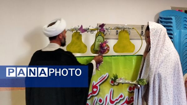 نواخته شدن زنگ نماز در دبیرستان حضرت معصومه(س) شهرستان خلیل‌آباد با شعار «مِهر با مُهر»