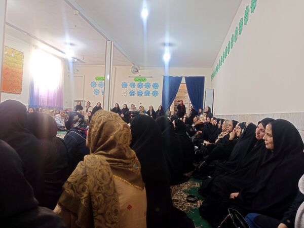 اولین جلسه انجمن اولیا در دبستان سمیه 