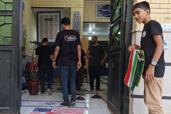 راه را باز نمایید...محرم آمد