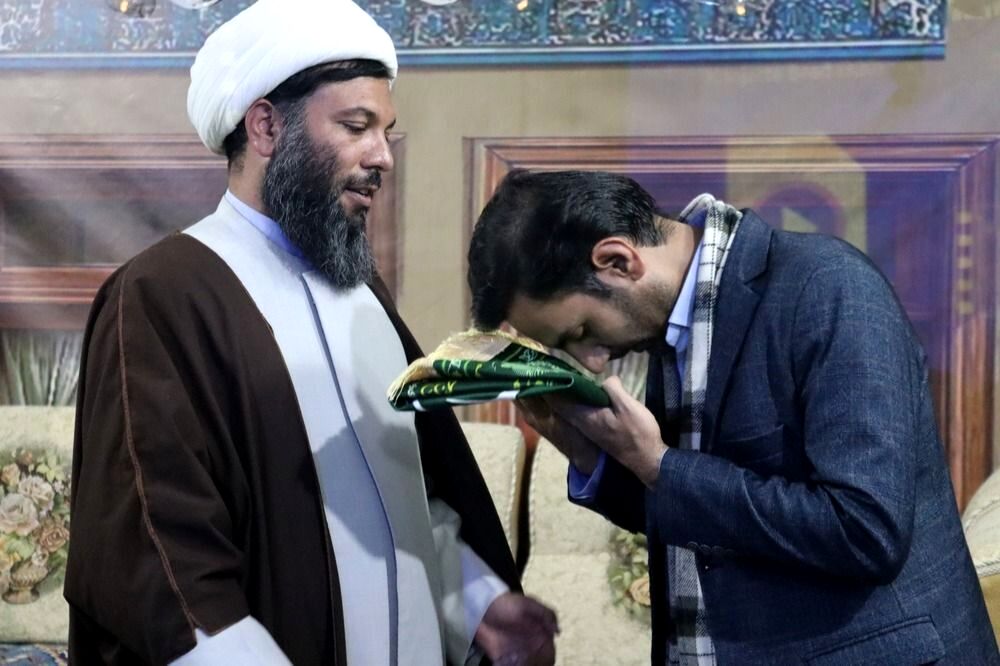 برگزاری باشکوه هشتمین محفل ویژه قرآنی «رواق» با محوریت ترویج جلسات خانگی قرآن کریم در شهرستان فلارد