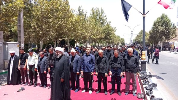 اقامه نماز ظهر عاشورا در کاشمر
