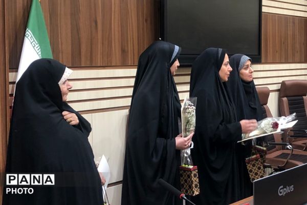 تجلیل از معاونین پرورشی در ناحیه دو شهرری 