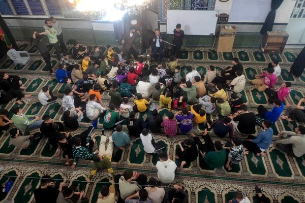 اعتکاف دانش آموزی در مسجد حضرت ابوالفضل قیامدشت