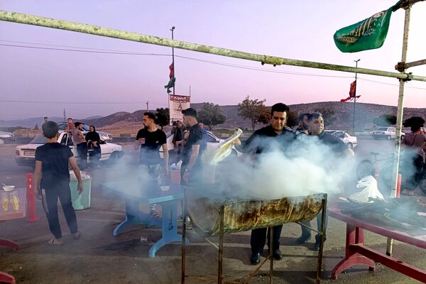 خدمت‌رسانی دانش‌آموزان و فرهنگیان شهرستان اسلام آباد غرب در مواکب اربعین حسینی