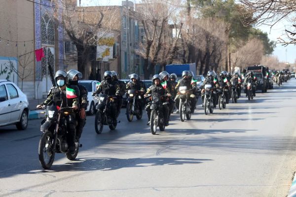 مراسم نمادین ورود امام خمینی(ره) در فرودگاه شهید صدوقی یزد