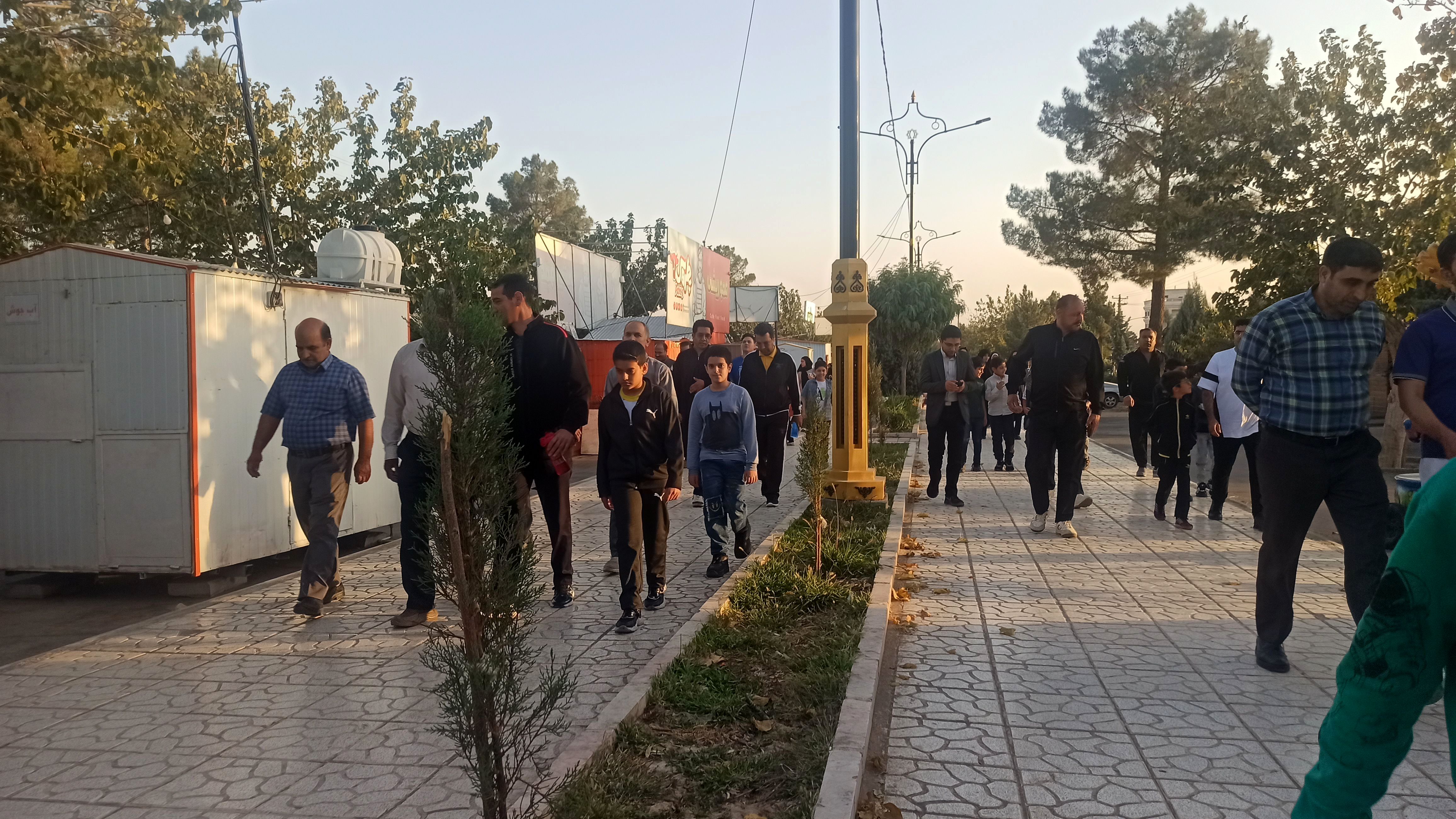 همایش پیاده‌روی خانوادگی در کاشمر 