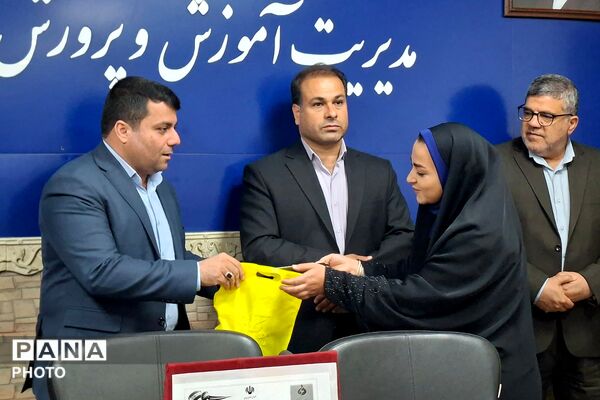 قدردانی از مربیان و مدیران منتخب طرح‌های آموزشی کودکستان‌های شهرستان قرچک