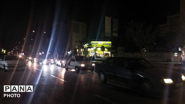 پرچم های ایران و حزب الله  بر فراز شهر نیشابور 