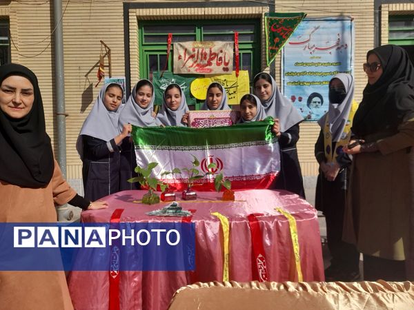 برپایی چایخانه به مناسبت میلاد امام عصر(عج)در دبیرستان نمونه وکیلی ۱۰