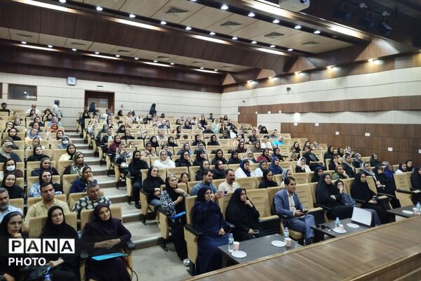 جلسه آموزشی توانمندسازی اولیا با محوریت مبارزه با مواد مخدر