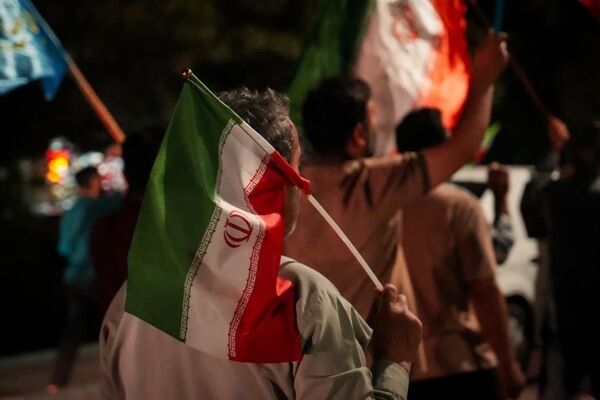  روزهای دلتنگی؛ شهادت پدر، آرزوی پرواز، تشییع شهدا