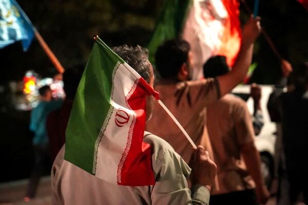  روزهای دلتنگی؛ شهادت پدر، آرزوی پرواز، تشییع شهدا