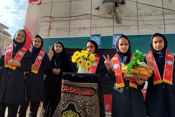 شور وشوق دانش‌آموزان در برنامه صبحگاهی مدرسه مریم بهارستان دو