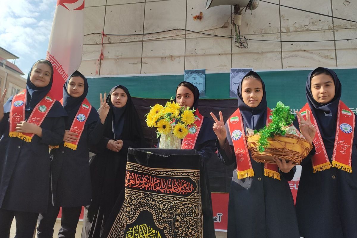 شور وشوق دانش‌آموزان در برنامه صبحگاهی مدرسه مریم بهارستان دو