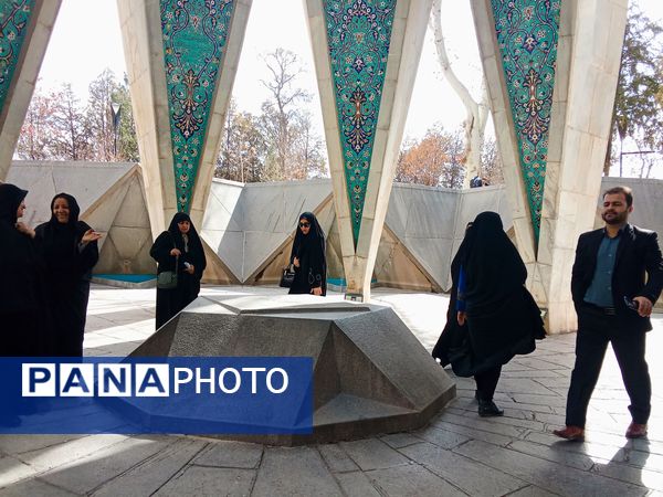 معاونان پرورشی شهرستان نیشابور از مقبره خیام بازدید کردند 