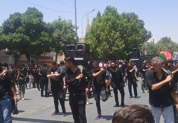 مراسم عزاداری روز تاسوعا در خیابان‌های نیشابور