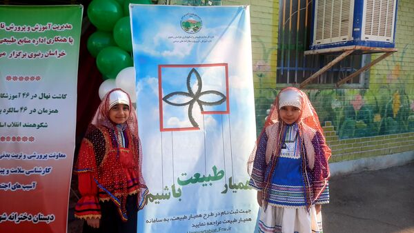 مراسم کاشت نهال و دهه فجر در دبستان شهید رجبی۲ ناحیه ۶