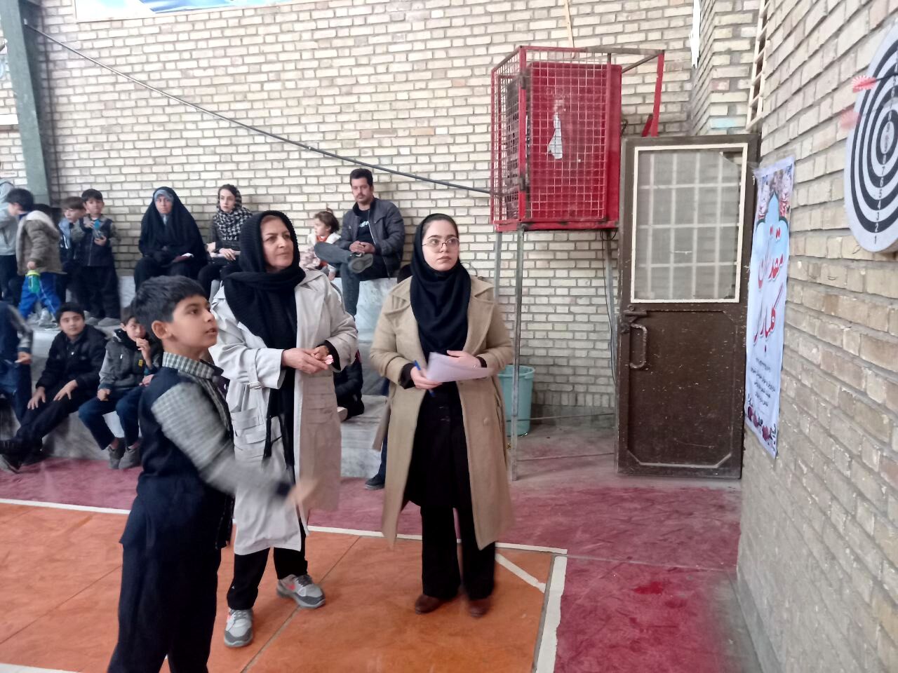 مسابقات دارت در دبستان پسرانه غدیر شهرستان شیروان