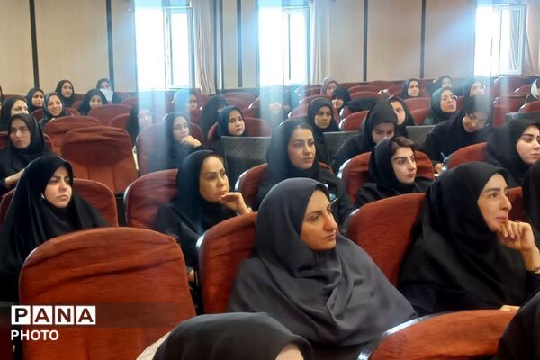 دوره آموزش و مهارت افزایی امداد و کمک های اولیه ویژه مربیان کودکستان در ناحیه دو شهرری