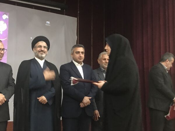 همایش تجلیل از مدیران و کارکنان نمونه شهرستان محمودآباد 