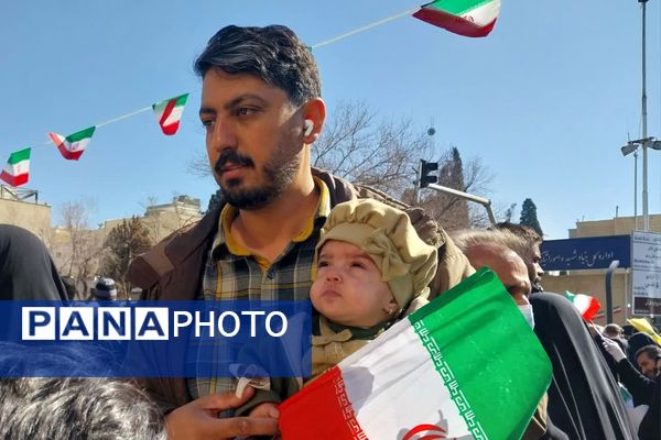 حضور پرشور مردم شیراز در راهپیمایی 22 بهمن، خون تازه در رگ‌های انقلاب 