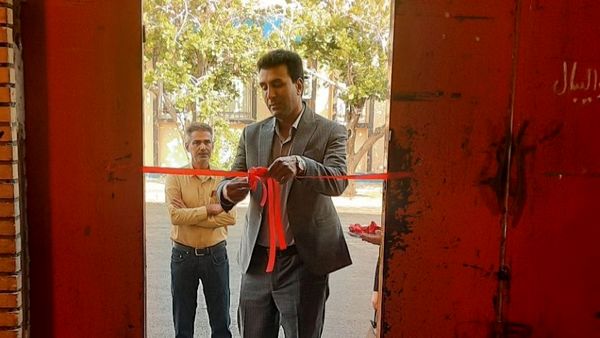 بازدید مدیر آموزش و ‌پرورش حاجی‌آباد از نمایشگاه خلاقیت‌های دانش‌آموزی دبستان استقلال  