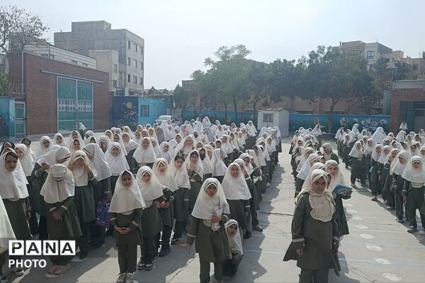 گرامیداشت هفته تربیت بدنی با حضور پیشتازان سازمان دانش‌آموزی در ناحیه دو شهرری 