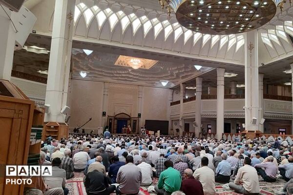 اجتماع فرهنگیان در آستانه بازگشایی مدارس در نماز جمعه شیراز