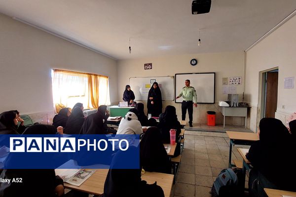 مراسم گرامیداشت هفته نیروی انتظامی در مدارس شهرستان فیروزکوه